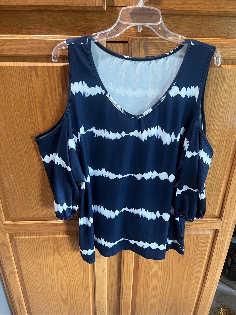 Cold-Shoulder V-Neck Tie-Dye Stripe Women's Top - Navy & White